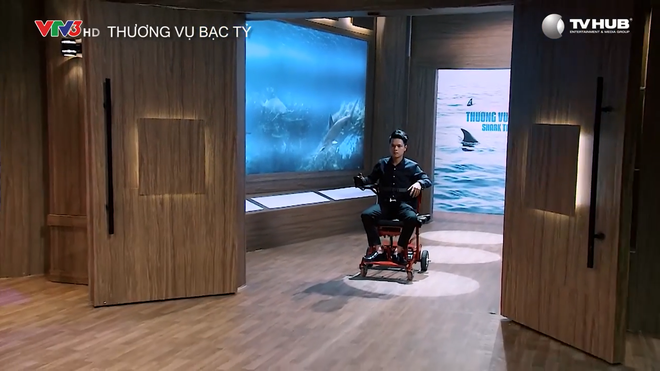 Shark Tank: Công ty SX xe lăn điện của chàng trai có bố bại liệt khiến khán giả rơi nước mắt - Ảnh 3.