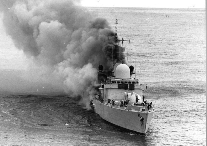 Trận tập kích tên lửa trên mặt biển sương mù: 6 giây cuối cùng của khu trục hạm Sheffield - Ảnh 2.