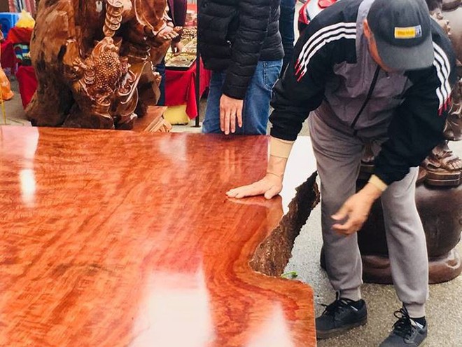 Sập gỗ nu cẩm lai giá 3 tỉ đồng ở Hà Nội  - Ảnh 2.