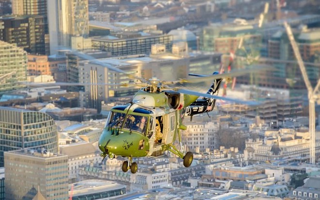 Chùm ảnh chuyến bay “giã từ binh nghiệp” của trực thăng Lynx ở Anh - Ảnh 9.
