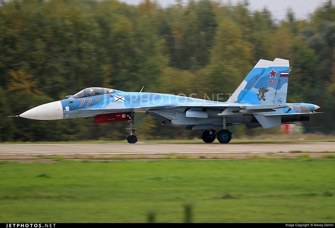 Sức mạnh tiêm kích bảo bối của tàu sân bay Nga Su-33 - Ảnh 1.