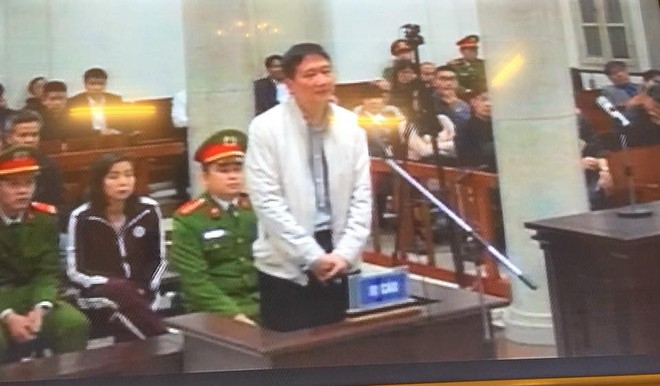 Trịnh Xuân Thanh cùng em trai ông Đinh La Thăng đang hầu tòa về tội tham ô - Ảnh 3.