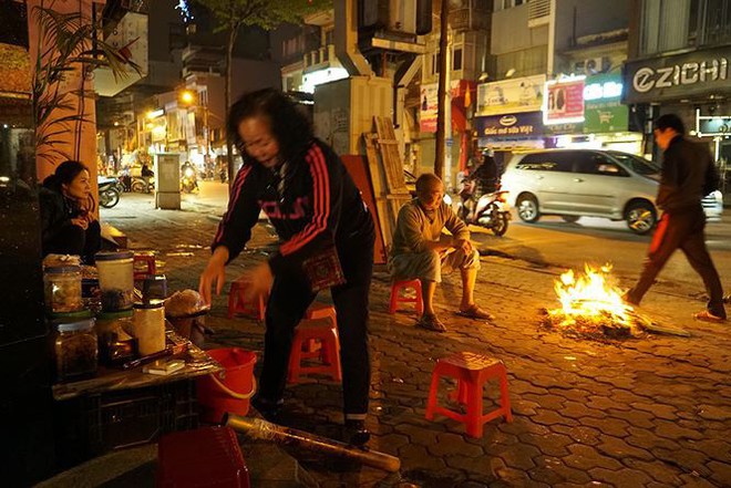 Mưu sinh trong đêm lạnh dưới 10 độ C ở Hà Nội - Ảnh 14.