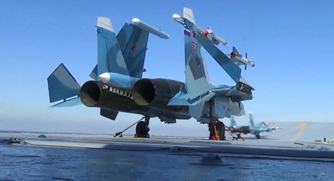 Sức mạnh tiêm kích bảo bối của tàu sân bay Nga Su-33 - Ảnh 15.