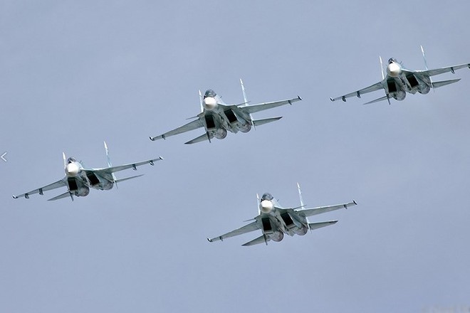 Máy bay tiêm kích Su-27 Flanker - đột phá công nghệ quân sự Nga - Ảnh 3.