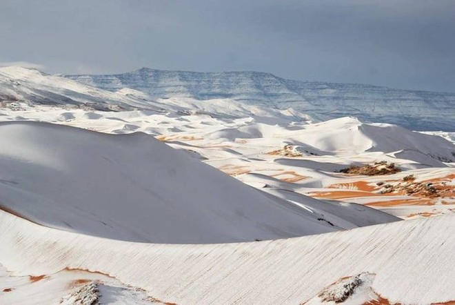 Sa mạc Sahara lại có tuyết rơi - Ảnh 4.