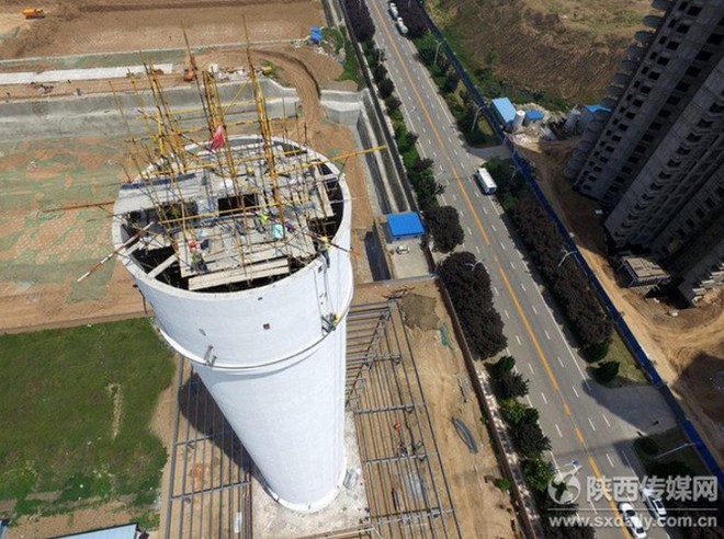 Trung Quốc xây dựng thành công tháp lọc không khí sạch lớn nhất thế giới - Ảnh 2.