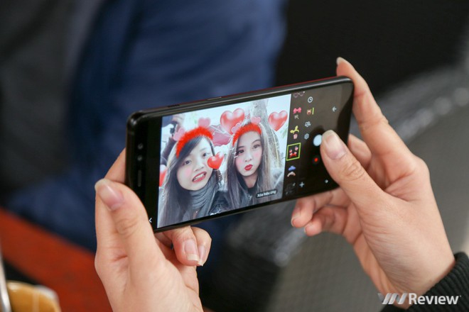 Mở hộp và trên tay Samsung Galaxy A8+ (2018): Mở khóa khuôn mặt, selfie xóa phông - Ảnh 29.
