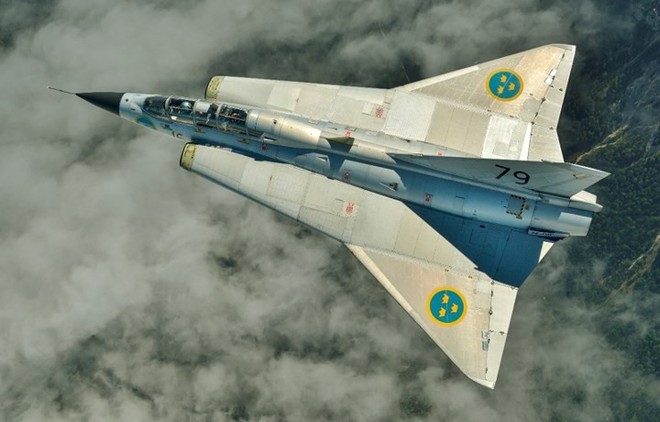 Saab 35 Draken là chiếc máy bay cực kỳ đặc biệt và hiếm, hãy theo chân điệp viên 007 để khám phá thêm về máy bay huyền thoại này.