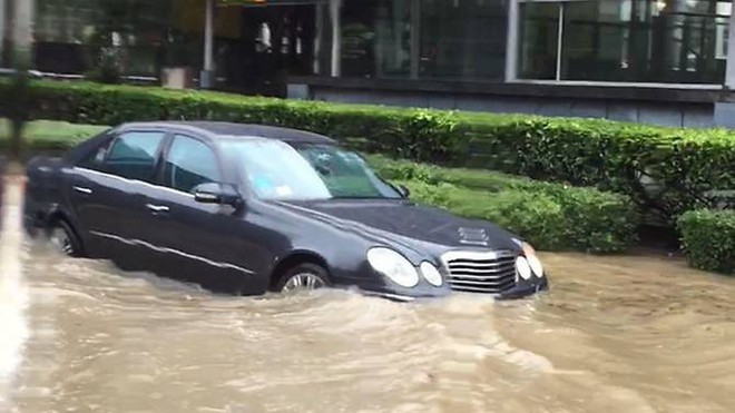 Châu Mỹ thì bão tuyết khủng khiếp, Úc đương đầu nắng nóng lịch sử còn Singapore cũng chịu cảnh lụt lội nghiêm trọng - Ảnh 4.