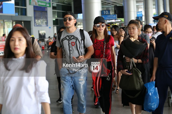 Vợ chồng Phạm Văn Phương - Lý Minh Thuận tay trong tay xuất hiện tại sân bay Tân Sơn Nhất - Ảnh 5.