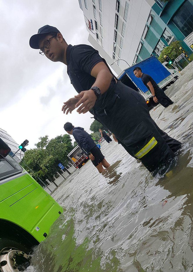 Châu Mỹ thì bão tuyết khủng khiếp, Úc đương đầu nắng nóng lịch sử còn Singapore cũng chịu cảnh lụt lội nghiêm trọng - Ảnh 5.