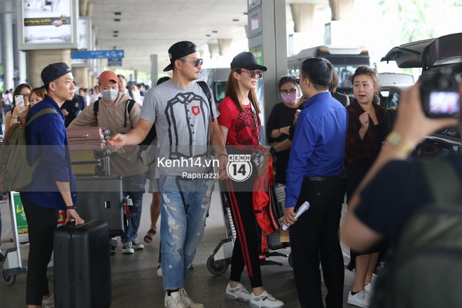 Vợ chồng Phạm Văn Phương - Lý Minh Thuận tay trong tay xuất hiện tại sân bay Tân Sơn Nhất - Ảnh 6.
