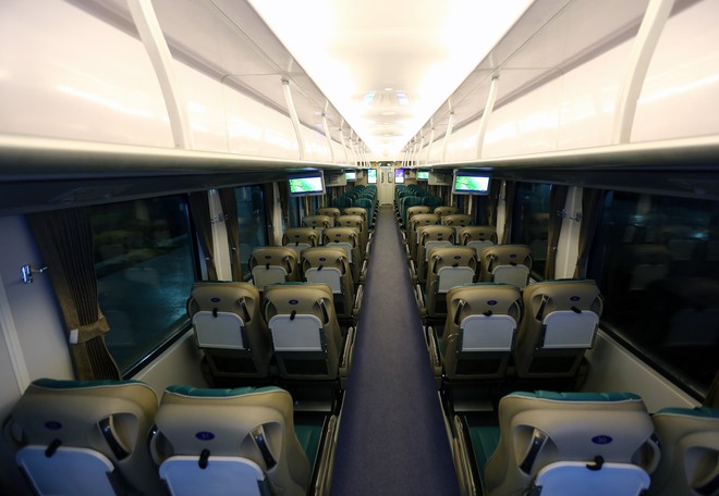 Thử nghiệm đoàn tàu thế hệ mới cùng suất ăn hàng không trên tuyến đường sắt Bắc Nam - Ảnh 6.