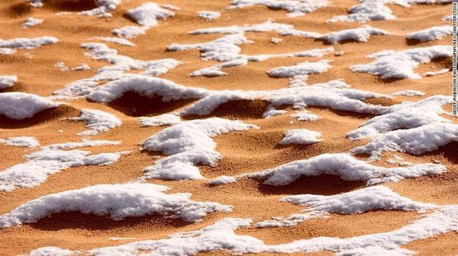 Lý giải hiện tượng tuyết rơi trắng xóa tại... sa mạc Sahara - Ảnh 6.