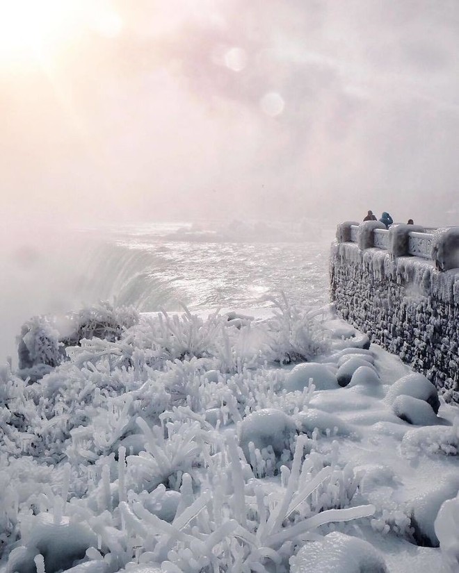 Ngắm thác nước Niagara đẹp đến kỳ ảo trong mùa băng giá - Ảnh 10.