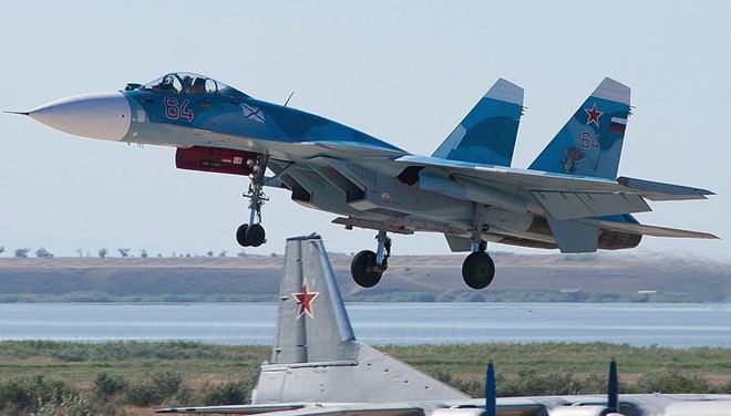 Sức mạnh tiêm kích bảo bối của tàu sân bay Nga Su-33 - Ảnh 10.