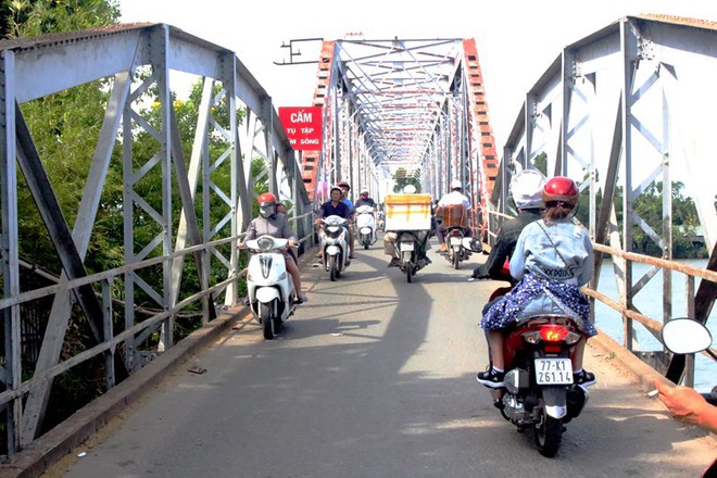 Cầu sắt Phú Long hơn 100 tuổi sẽ được tháo dỡ vào ngày mai  - Ảnh 2.