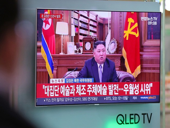 Khoảnh khắc đọc thông điệp năm mới 2019: Ông Kim Jong-un mô phỏng theo ông Tập Cận Bình? - Ảnh 8.