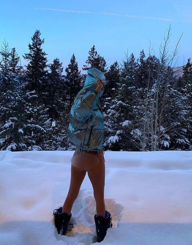 Mặc bikini giữa trời âm 19 độ, chị em Kim siêu vòng 3 gây phản cảm - Ảnh 5.