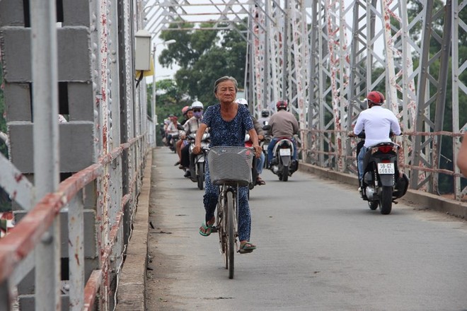 Cầu sắt Phú Long hơn 100 tuổi sẽ được tháo dỡ vào ngày mai  - Ảnh 6.