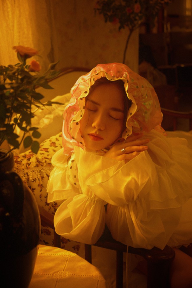 Phương Ly khoe vẻ đẹp trong veo trong MV mới - Ảnh 4.