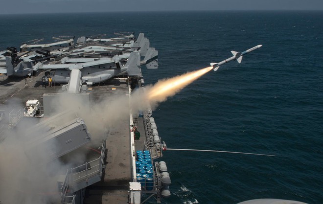 Nếu Trung Quốc bắn cùng lúc 600 quả đạn, nhóm tàu sân bay Mỹ có đỡ nổi không? - Ảnh 2.