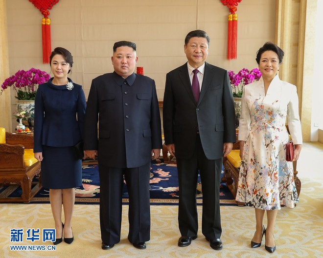 TQ công khai hình ảnh ông Kim Jong-un thăm Bắc Kinh, 2 phu nhân xuất hiện lộng lẫy - Ảnh 7.