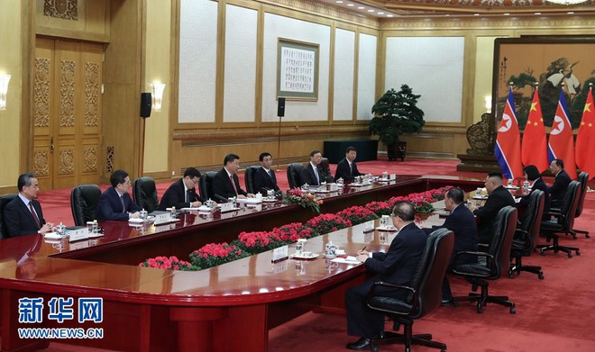 TQ công khai hình ảnh ông Kim Jong-un thăm Bắc Kinh, 2 phu nhân xuất hiện lộng lẫy - Ảnh 6.