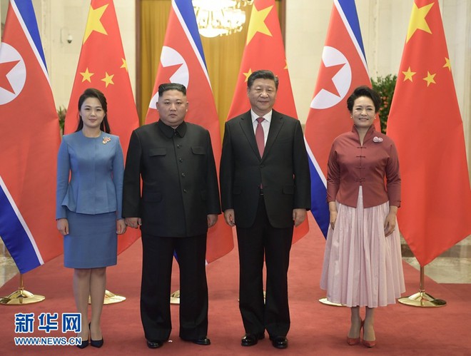 TQ công khai hình ảnh ông Kim Jong-un thăm Bắc Kinh, 2 phu nhân xuất hiện lộng lẫy - Ảnh 5.