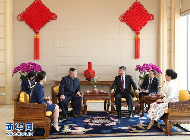 TQ công khai hình ảnh ông Kim Jong-un thăm Bắc Kinh, 2 phu nhân xuất hiện lộng lẫy - Ảnh 8.