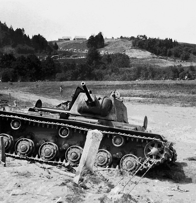 1 xe tăng đấu 5.000 quân: Phát xít Đức ngả mũ thán phục người lính Liên Xô - Ảnh 1.