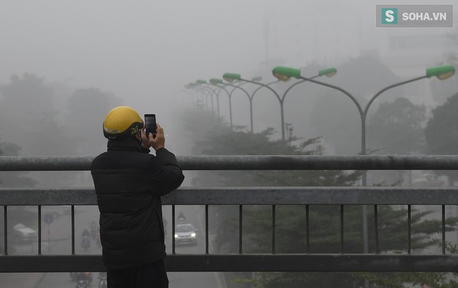 Hiện tượng sương mù kỳ thú sáng nay tại thủ đô Hà Nội - Ảnh 15.