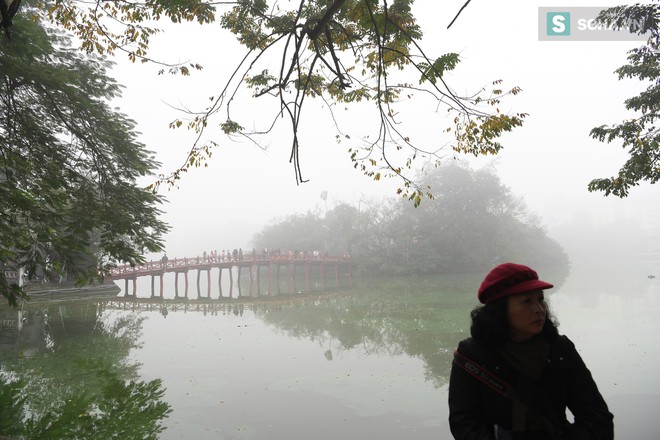 Hiện tượng sương mù kỳ thú sáng nay tại thủ đô Hà Nội - Ảnh 8.