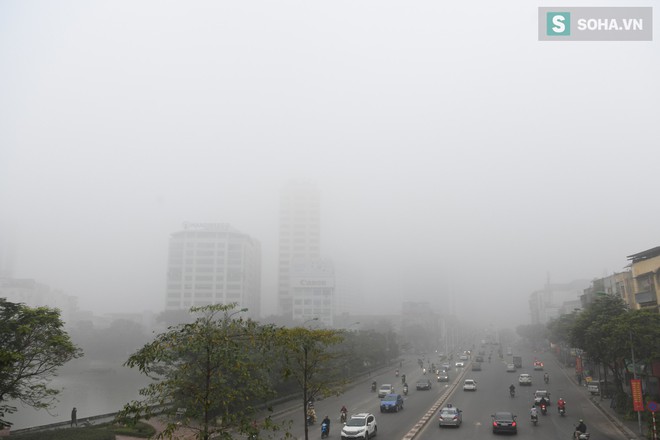 Hiện tượng sương mù kỳ thú sáng nay tại thủ đô Hà Nội - Ảnh 11.