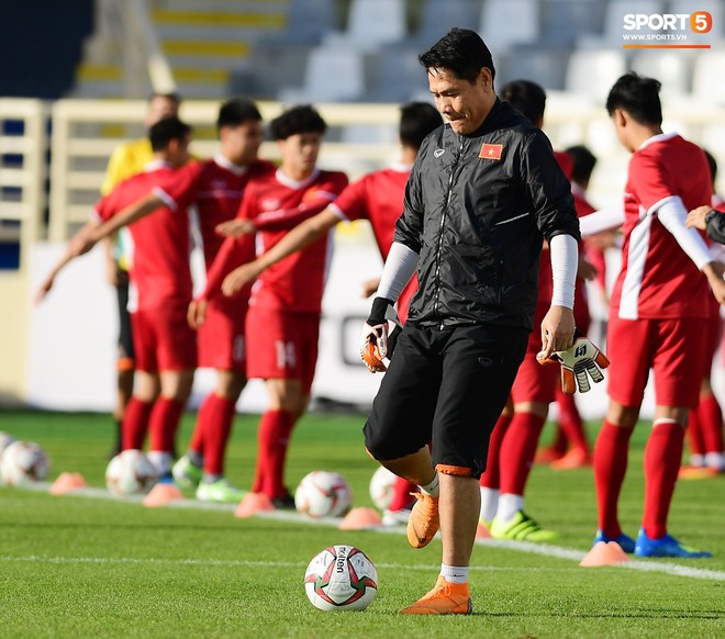 Trợ lý HLV Việt Nam từng mắng 2 CĐV vì chỉ trích Văn Lâm tại sân trước trận gặp Iran - Ảnh 1.