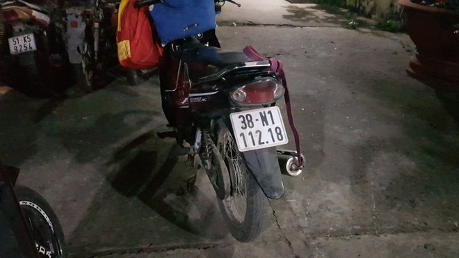 CSGT đuổi bắt đối tượng trộm xe máy của cô gái trên phố Sài Gòn - Ảnh 1.