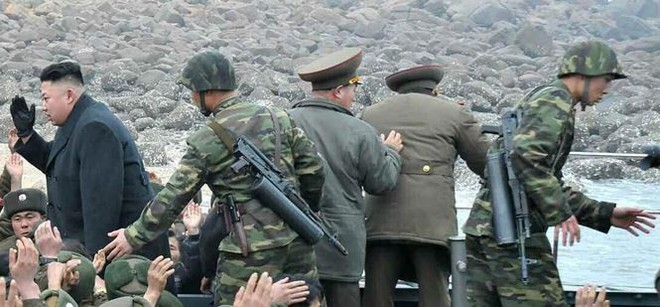 Những biến thể AK-47 kỳ dị trong quân đội Triều Tiên - Ảnh 1.