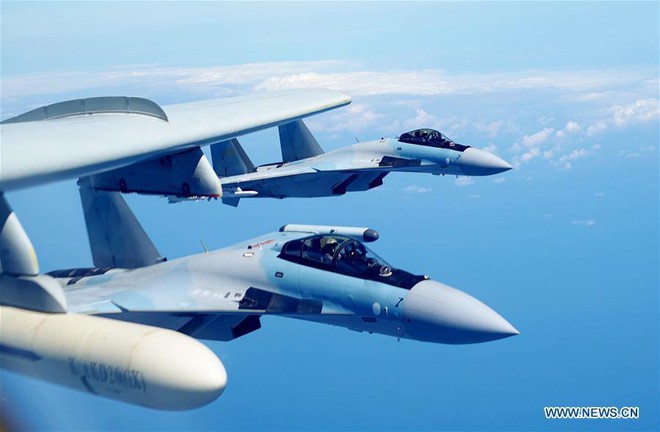 Phi công Trung Quốc nói gì về tiêm kích Su-35 vừa nhận khiến Nga phổng mũi? - Ảnh 1.