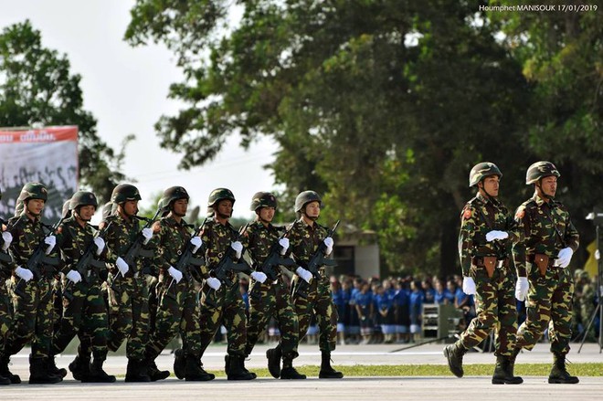 Tự hào vũ khí Made in Vietnam: Kiêu hãnh trong Lễ duyệt binh của Quân đội Lào - Ảnh 2.