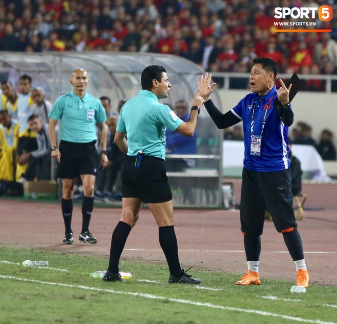 Nóng: Trọng tài cực gắt, từng rút mưa thẻ tại chung kết lượt về AFF Cup 2018, cầm còi trận Việt Nam - Jordan - Ảnh 2.