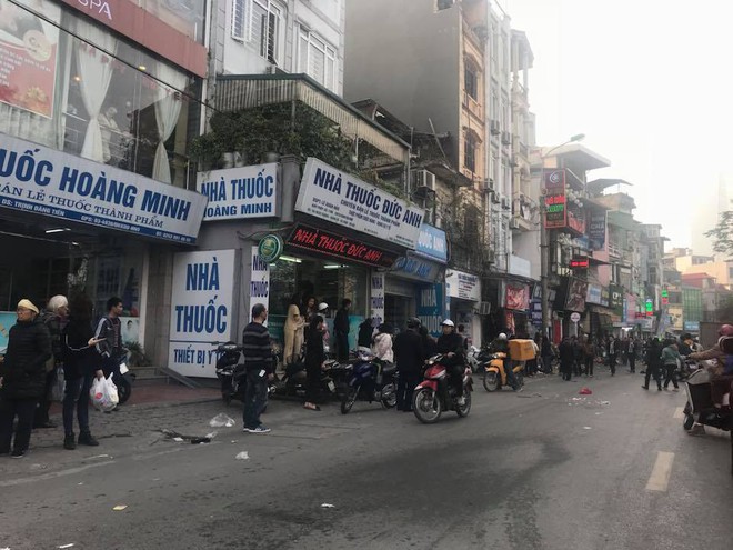 Xe điên tông nhiều xe máy, ô tô trên phố Hà Nội, cụ bà tử vong tại chỗ - Ảnh 5.