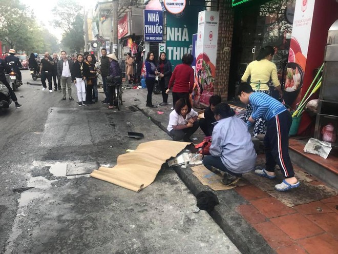 Hiện trường vụ xe điên đâm hàng loạt xe trên phố Hà Nội khiến cụ bà tử vong tại chỗ - Ảnh 5.
