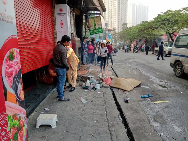 Hiện trường vụ xe điên đâm hàng loạt xe trên phố Hà Nội khiến cụ bà tử vong tại chỗ - Ảnh 6.