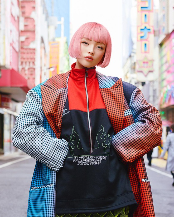 Xinh đẹp và quyến rũ, cô gái tóc hồng mới nổi trên Instagram Nhật hóa ra là người mẫu ảo! - Ảnh 2.