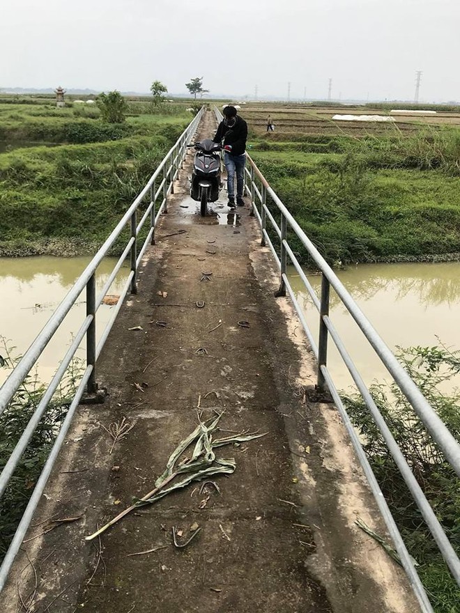 Tin tưởng vào Google Maps, người đàn ông suýt rơi xuống mương trong ngày đầu năm - Ảnh 2.