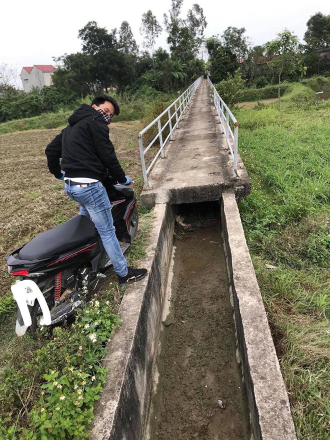 Tin tưởng vào Google Maps, người đàn ông suýt rơi xuống mương trong ngày đầu năm - Ảnh 3.