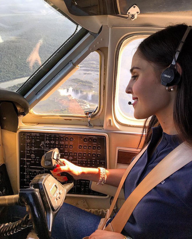 Nhan sắc của cô gái 21 tuổi được mệnh danh là nữ phi công nóng bỏng nhất thế giới - Ảnh 4.