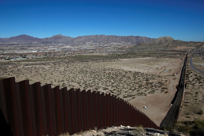 Đặc vụ Mỹ vô tình vạch trần bằng chứng lỏng lẻo của ông Trump về cái cớ xây tường biên giới - Ảnh 1.