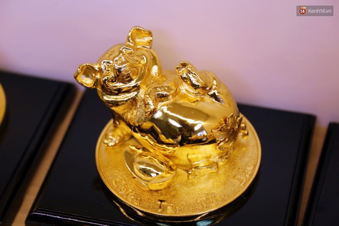 Tượng heo vàng giá hàng trăm triệu đồng được người Sài Gòn săn lùng để chơi Tết Kỷ Hợi 2019 - Ảnh 8.
